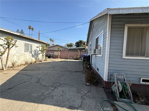 5th image of 903 E 7th St