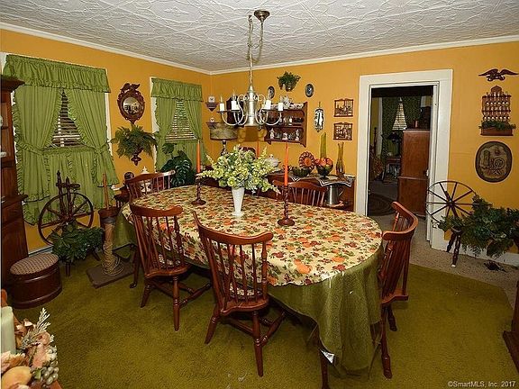 Living/Dining Room - View 2