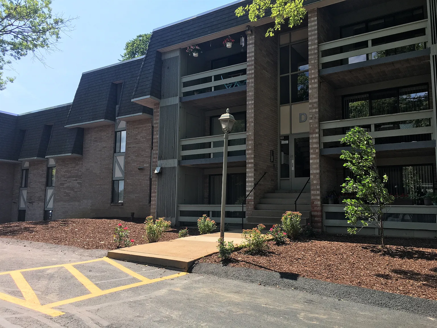 Greenhill Apartments — Photo 2