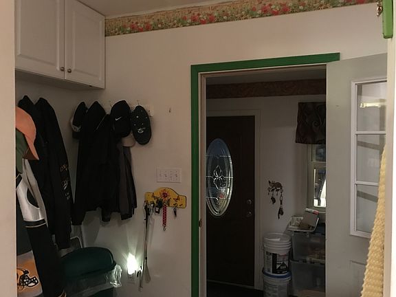 3rd image of 658 Washington St