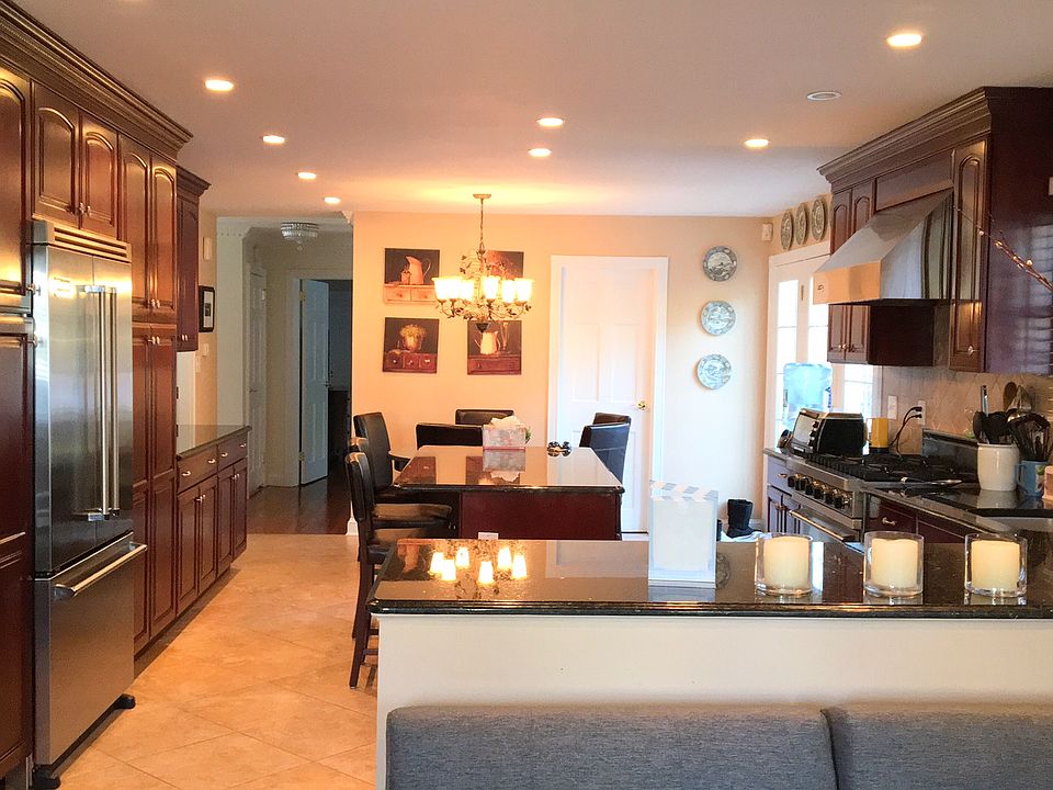 1st image of 1 Old Pine Dr