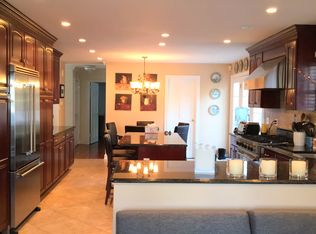1 Old Pine Dr, Manhasset, NY 11030