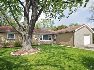 1826 Maplewood Dr, Lindenhurst, IL