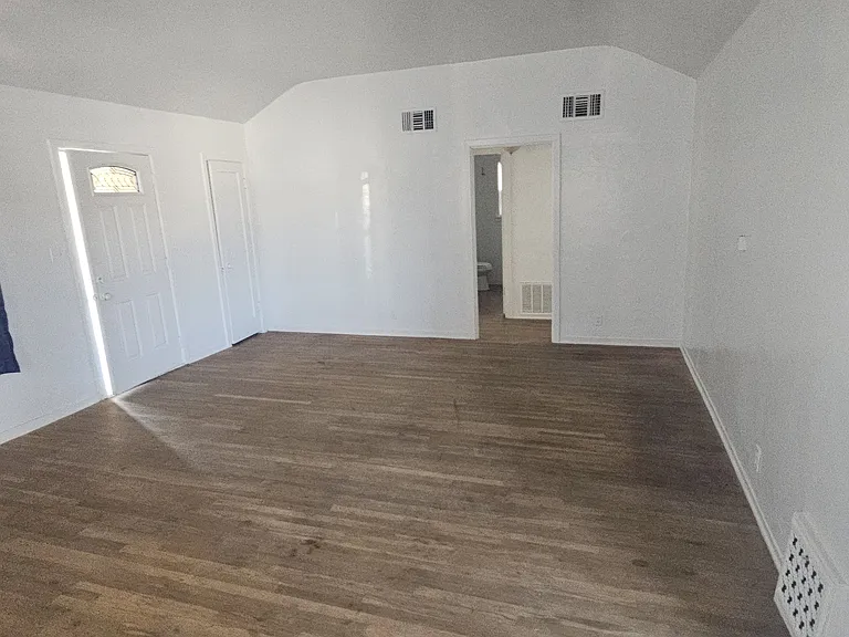 225 E Fredricks St — Photo 8