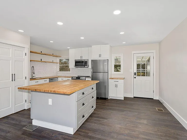 1117 Sunrise Dr — Photo 3