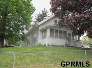 5614 S 46th St, Omaha, NE 68117