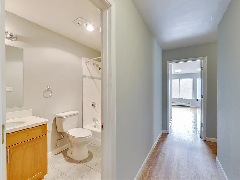205 Collins St #4 — Photo 6