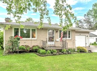 393 Bauman Rd, Williamsville, NY 14221