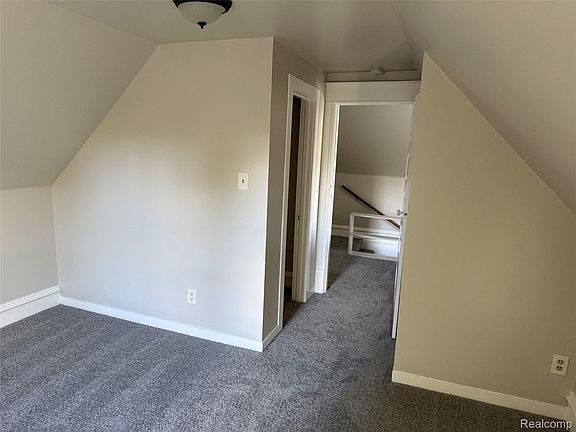 33rd image of 830 Adams St