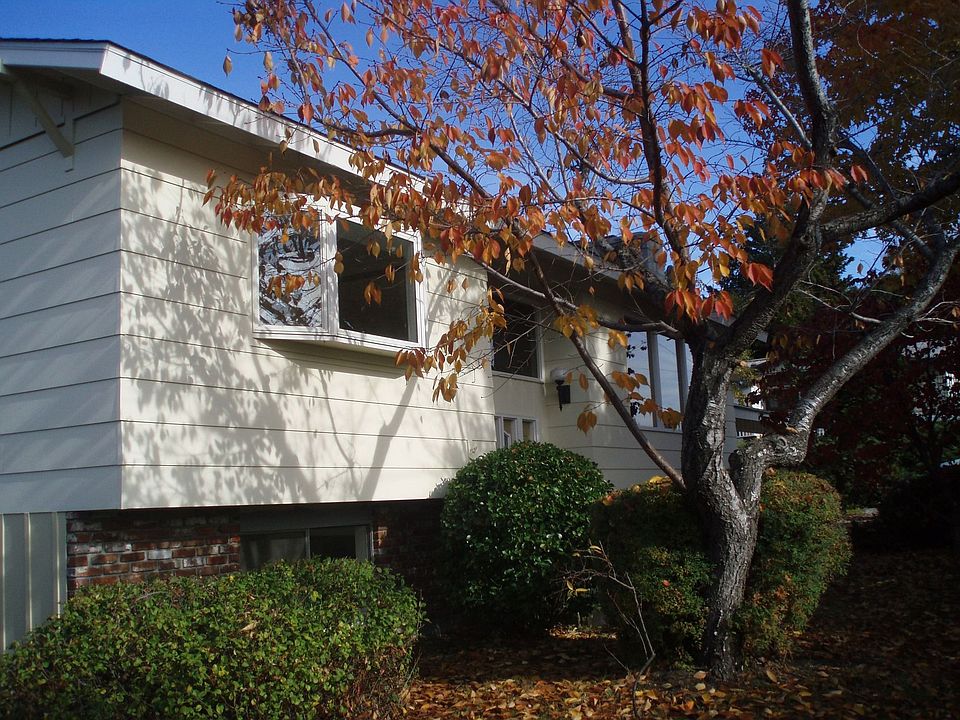 1st image of 777 10th St NE