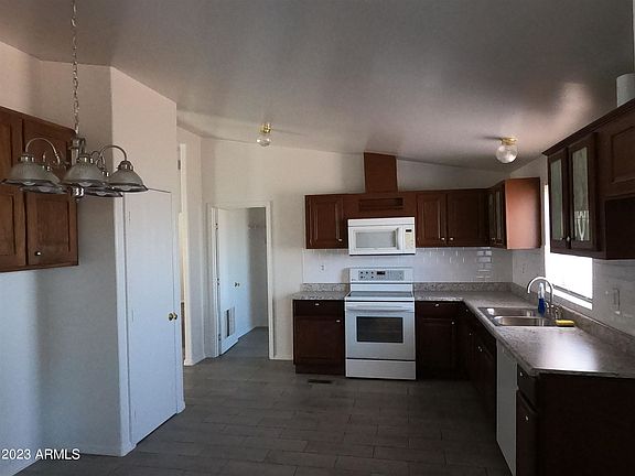 3rd image of 10253 E Lind Rd