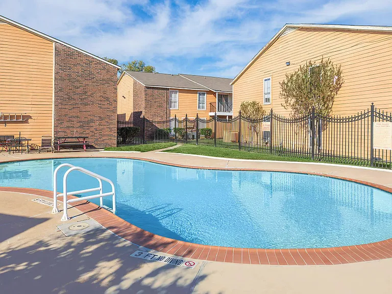 Capewood Apartments — Photo 12