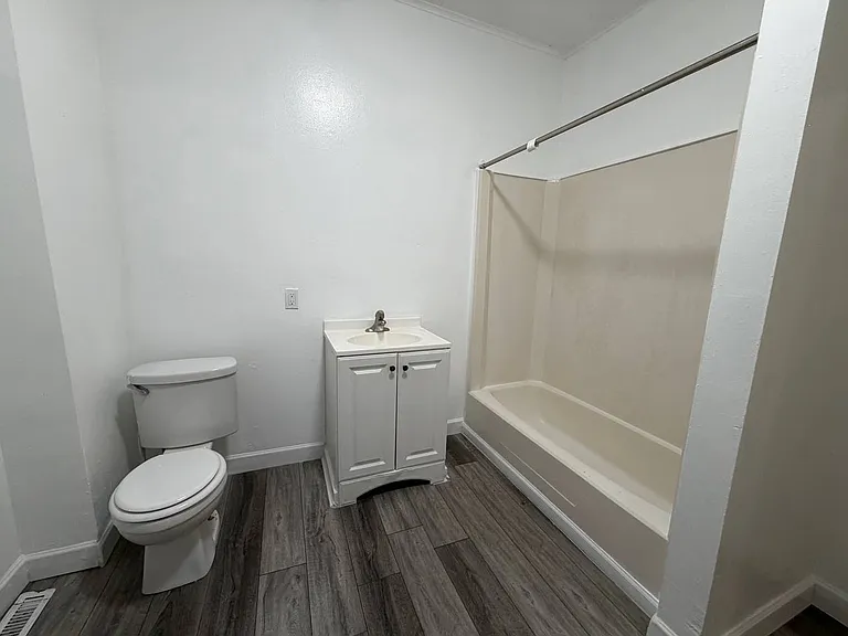 636 White St — Photo 9