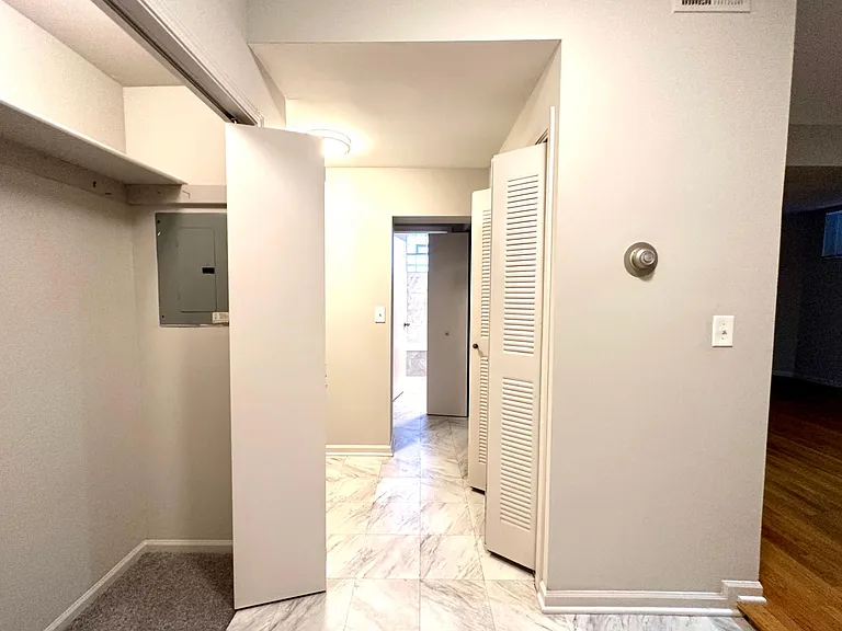 617 W Drummond Pl #GBE — Photo 6