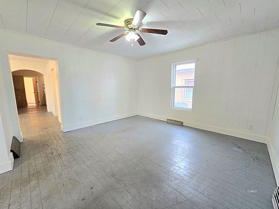 3rd image of 212 S Sargent Ave