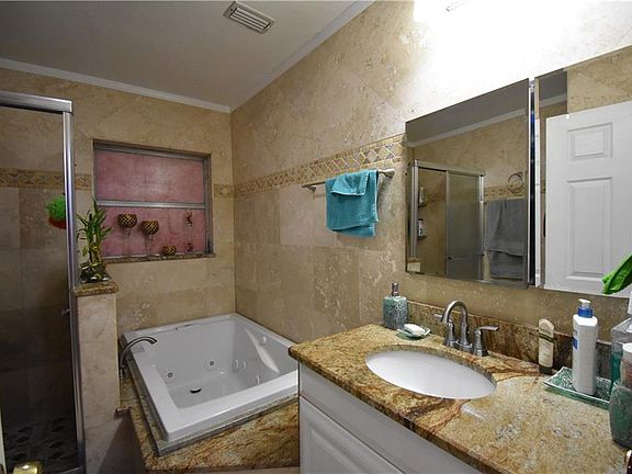 5th image of 7107 Kingsbury Cir