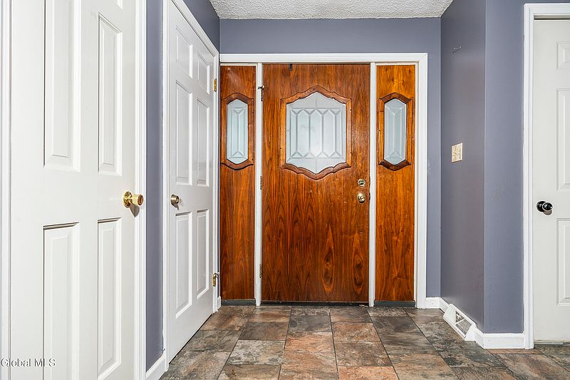 3rd image of 722 Feura Bush Road