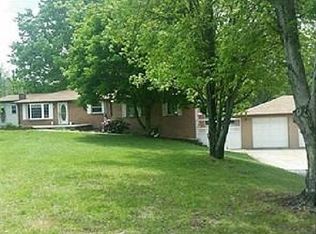 221 Hillview Rd, Jeannette, PA 15644