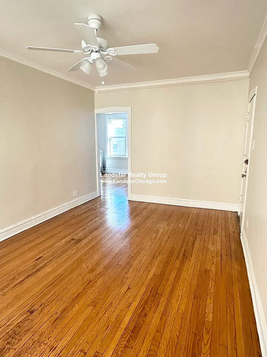 Building Photo - 2948 W Belle Plaine Ave #2