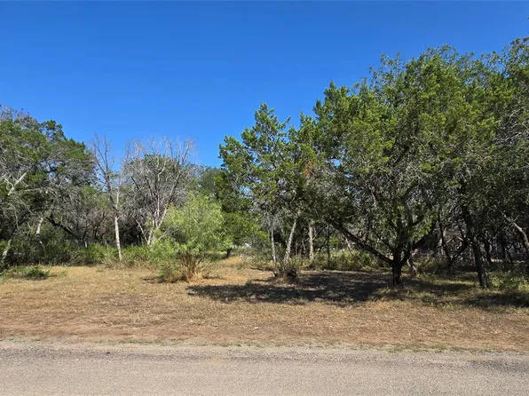 625 Dogwood Ln, Horseshoe Bay, TX 78657