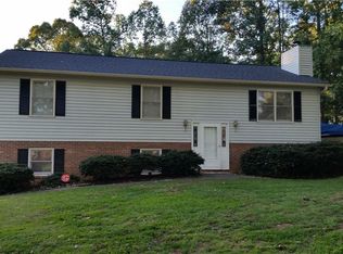 6200 Hunters Ridge Ct, Lexington, NC 27295