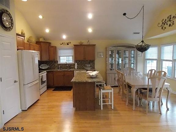 5th image of 5530 Simpson Ave