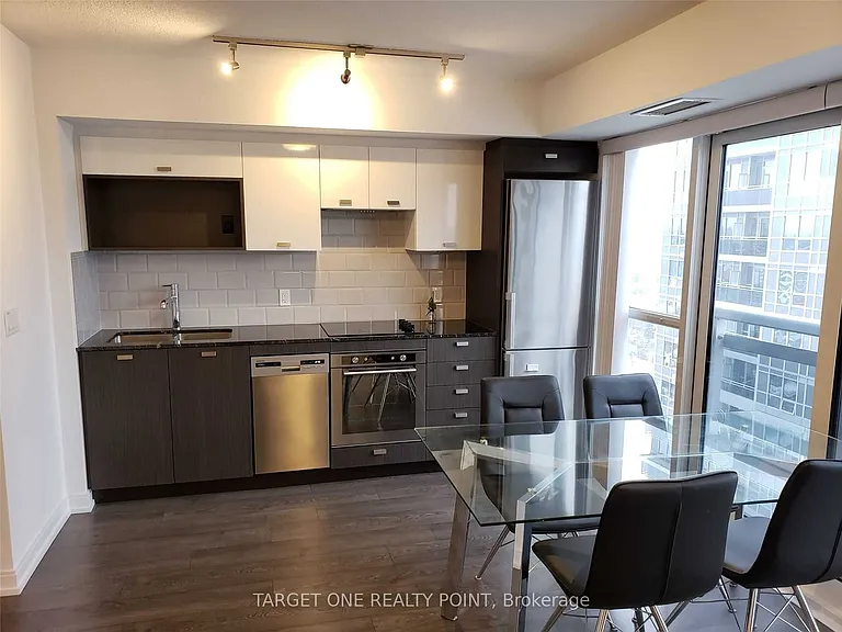 275 Village Green Sq #2817 — Photo 2