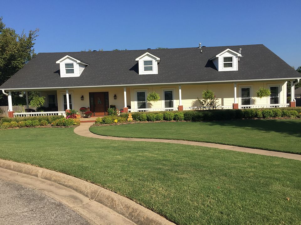 1st image of 702 Creekmore Heights