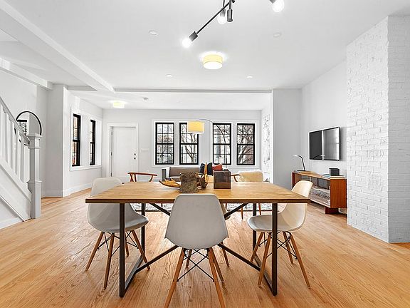 3rd image of 110 Highland Pl #Townhouse
