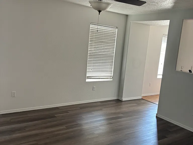 1024 Waterfall Dr NE — Photo 5