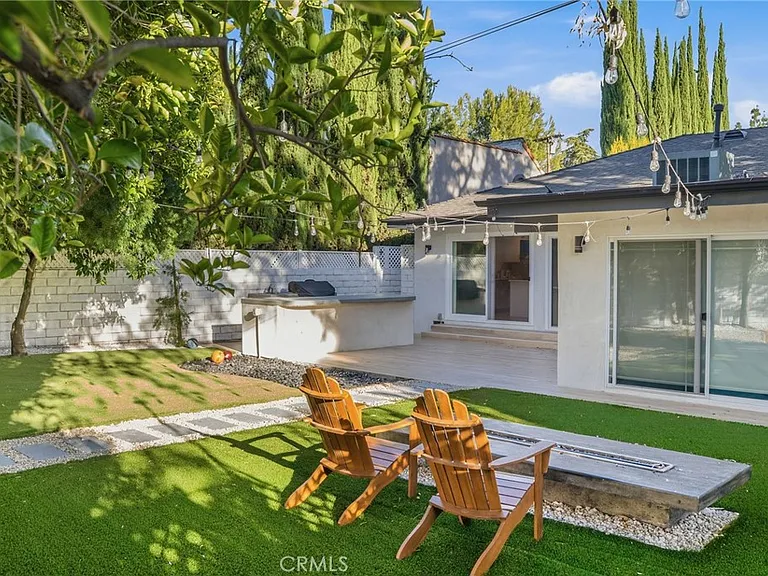 13135 Chandler Blvd — Photo 57