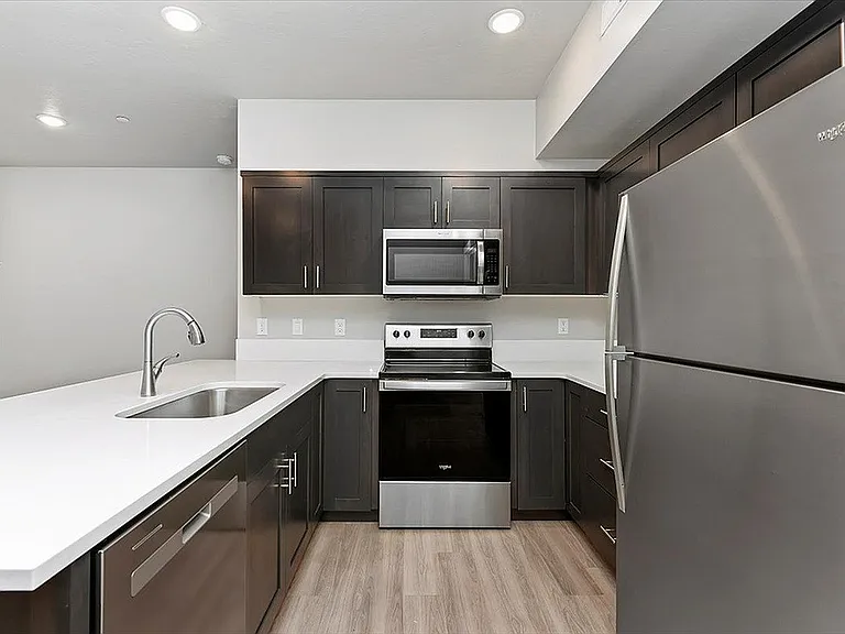 Latitude 40 One Bedroom Kitchen