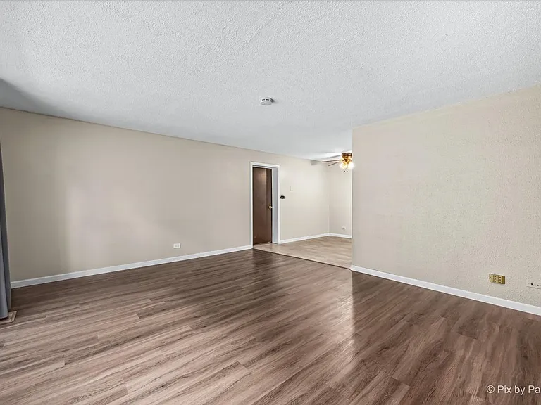 1435 Millbrook Ct — Photo 5