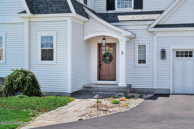 4th image of 5 Pickett Lane