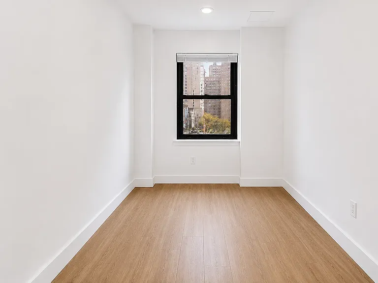 213 E 37th St #2F — Photo 15
