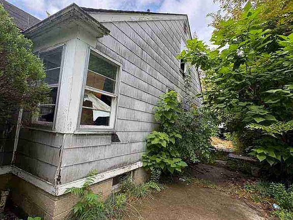 16885 Riverview