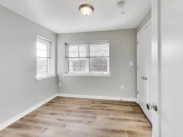 622-624 Girard St NE — Photo 12