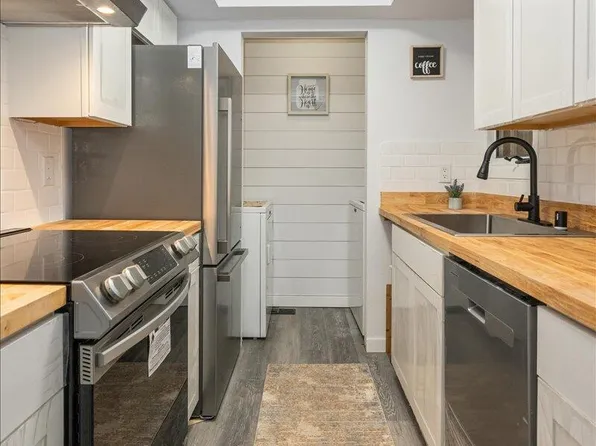 7270 Huntsman Cir #D-1, Anchorage, AK 99518