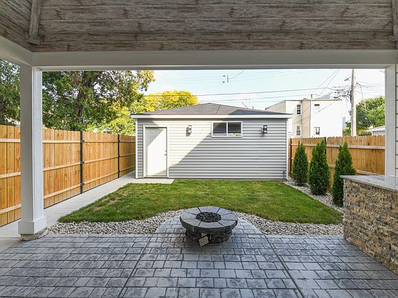 5th image of 1811 N Lawndale Ave