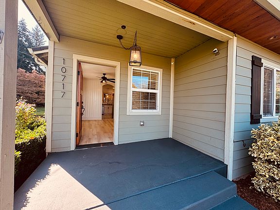 3rd image of 10717 NE 189th St