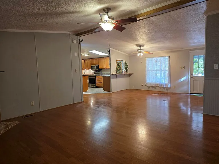1723 Scott Rd — Photo 5