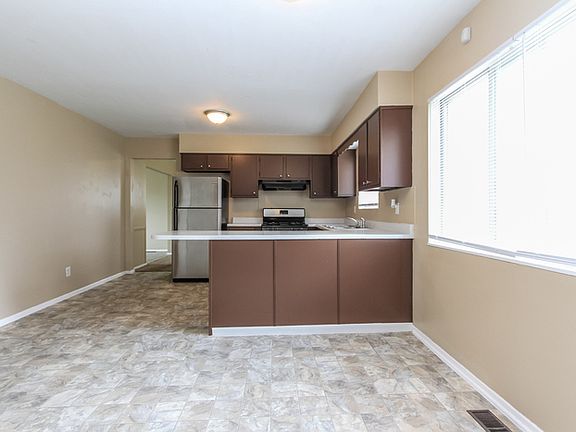 4th image of 2543 N Saturn Dr