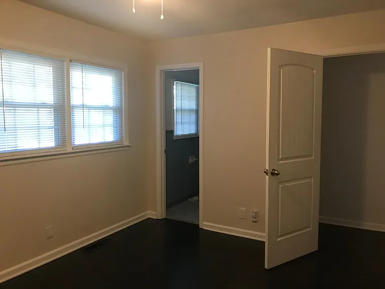 1002 Dover Rd SE — Photo 5