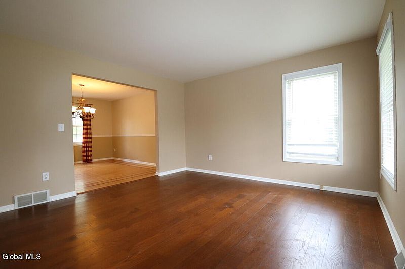4th image of 8 Spruce Street