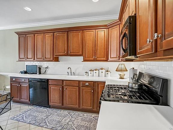 4th image of 21 Winhaven Ct #10