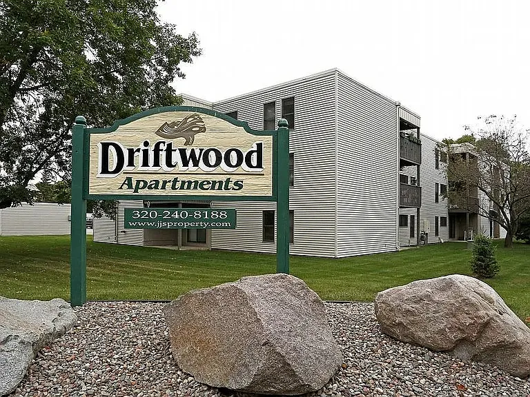 Driftwood Apartments — Photo 3