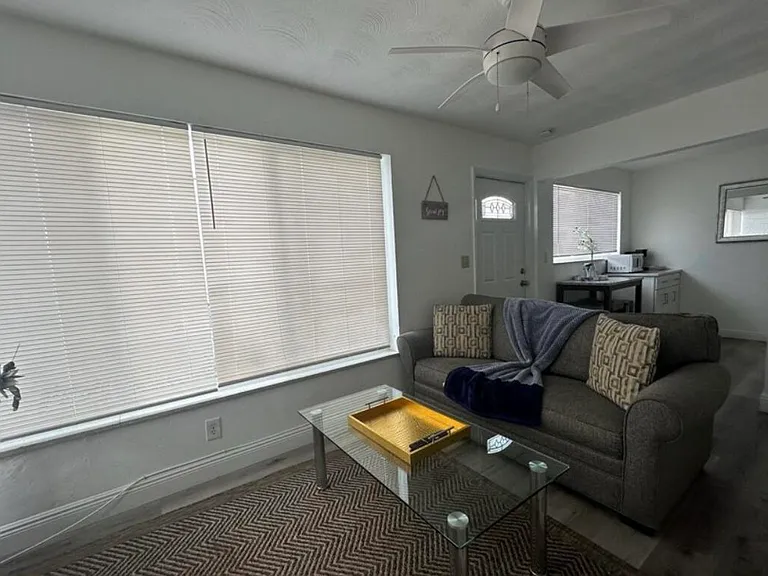 116 SE 9th Ct #1-2 — Photo 5