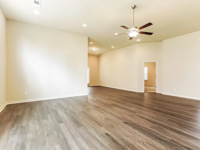 325 Clover Cir — Photo 5