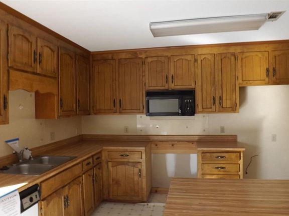 3rd image of 104 Oakland Dr