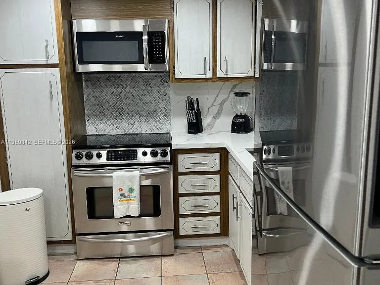 5005 Collins Ave #1404 — Photo 9